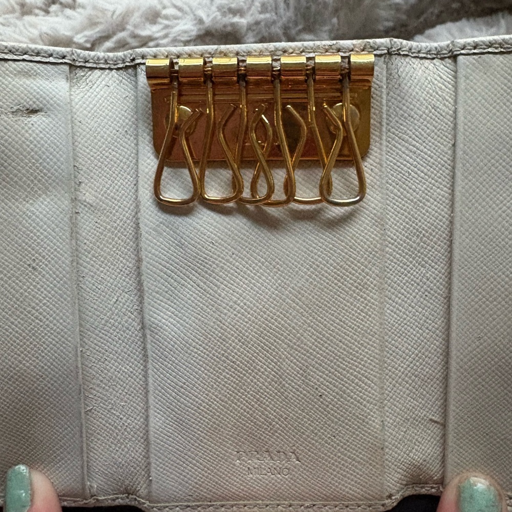 Prada Cream Wallet with Gold Logo - Picture 7 of 10